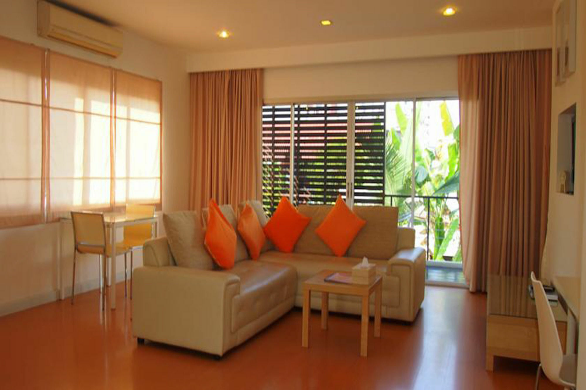Khách sạn hẻo lánh 365 Serviced